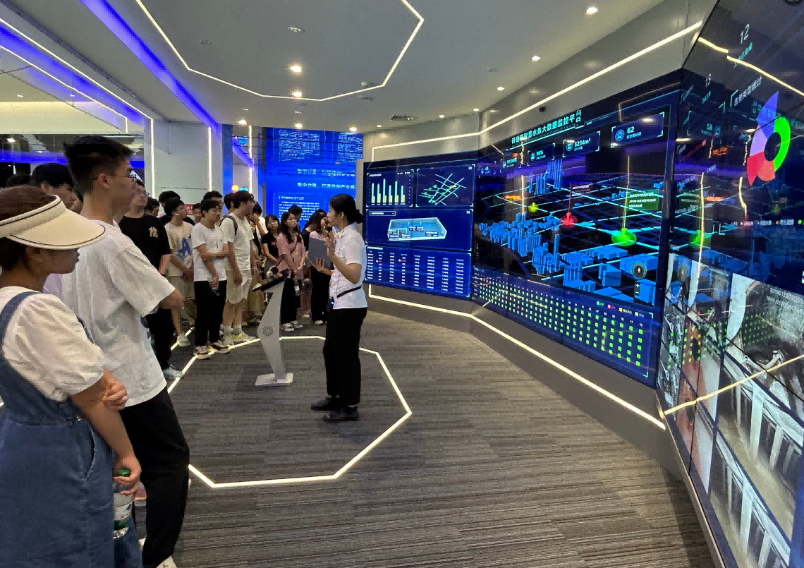 金拉霸网站科技IT精英暑期实训营活动日 | 探秘南京江北新区研创园 科技火花点亮未来梦想